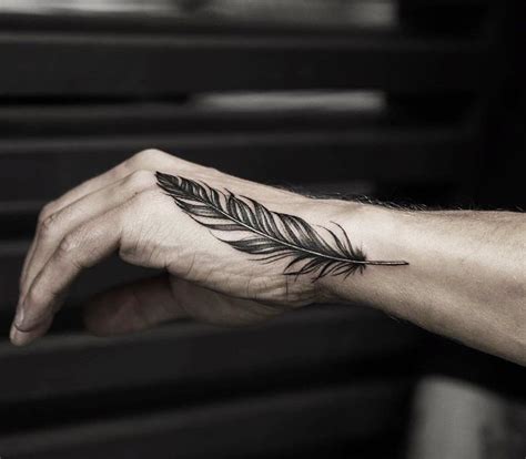 Feather tattoo by Oscar Akermo | Photo 14822