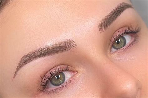 How To Choose The Right Eyebrow Microblading Artist