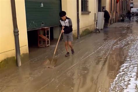 Tsunoda, a real hero: Helping to clean up Faenza after the floods in ...