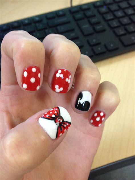 mickey mouse nail art design