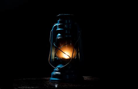 creating moody artistic    key photography