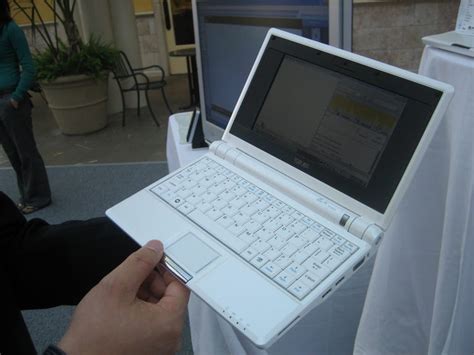 The Eee PC is here - CNET