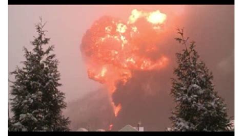 train carrying  million gallons  crude oil  burning  west