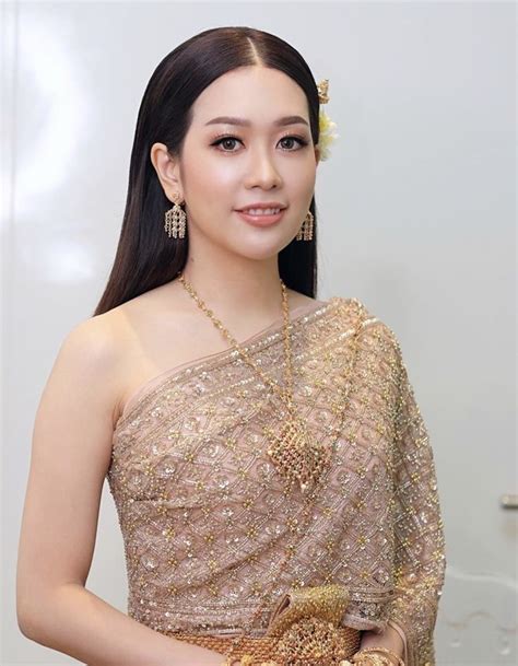 ปักพินโดย A Sura ใน นางละคร