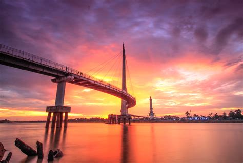 jembatan gentala arasy wisata ikonik  jambi terbaik  rekreasi