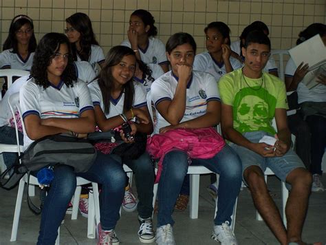 Escola De Referência Em Ensino Médio - ESCOLA DE REFERÊNCIA EM ENSINO MÉDIO SOFRÔNIO PORTELA