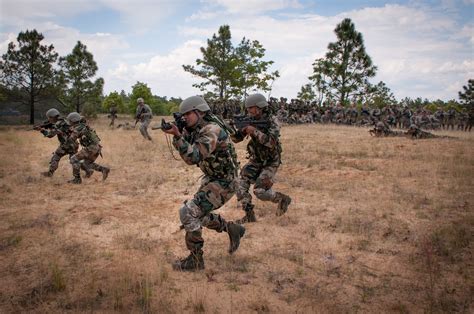 File:Yudh Abhyas 2013, 2nd Batallion, 5th Gurkha Rifles.jpg - Wikimedia ...