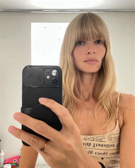 Julia Stegner | I’m really good at taking selfies of my hand | Instagram