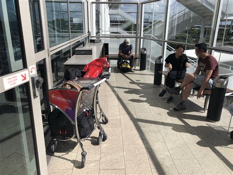 Smoking at Brisbane Airport (BNE)