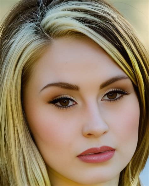Kimberly Snow (Model) Wiki, Age, Net Worth, Husband, Family, Videos