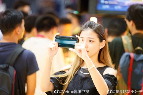 iQOO Pro 5G spotted in real with iQOO product manager - Gizmochina