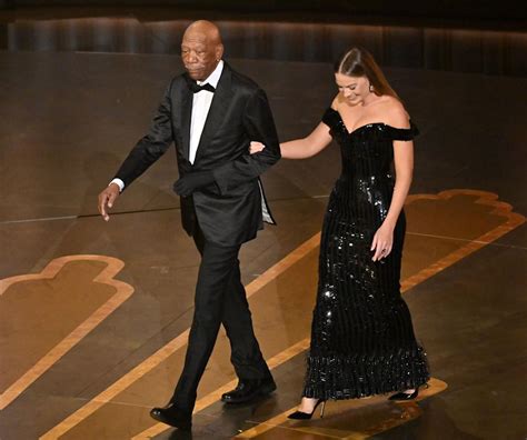 What Happened to Morgan Freeman’s Hand? Details on His Devastating