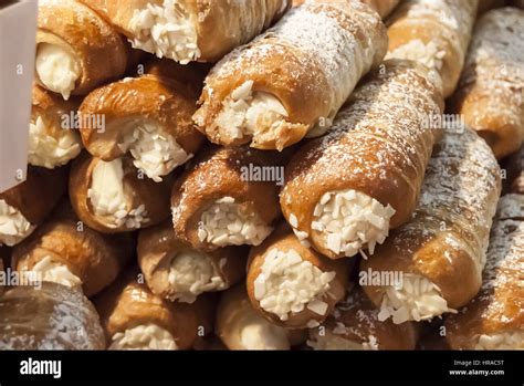 Cannoli with cream Stock Photo - Alamy