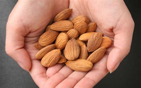 khasiat hebat almond  membuatnya jadi superfood
