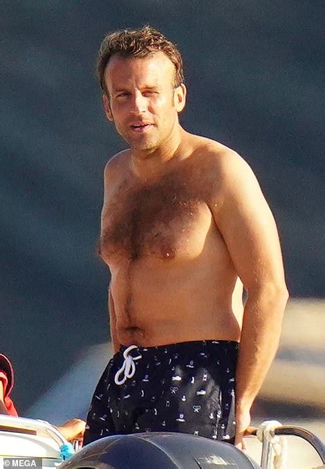 emmanuel macron   wife brigitte   break   cote dazur