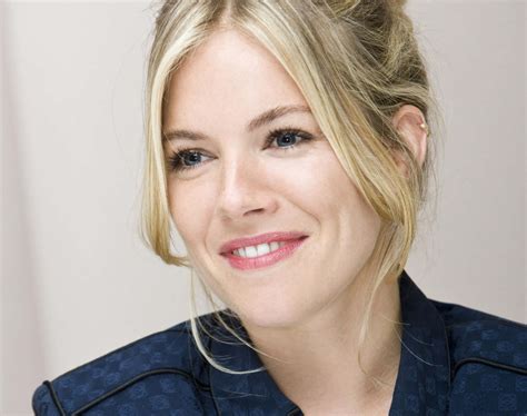 Download Sienna Miller Smile Close Up Head Shot Pictures Wallpaper