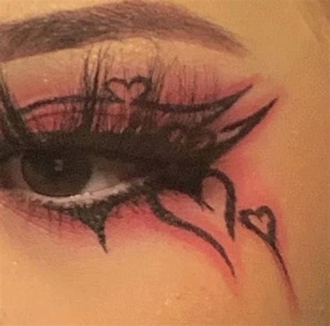 диана adlı kullanıcının Ваши пины panosundaki Pin | Emo makyajı, Gotik ...