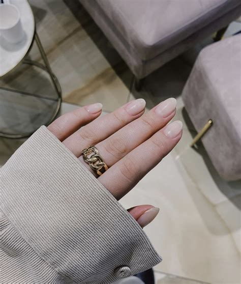 Rich girl nails — трендовый маникюр этой зимы