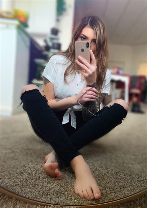 Innocent or naughty? 😇😈 In ripped black jeans : r/VerifiedFeet