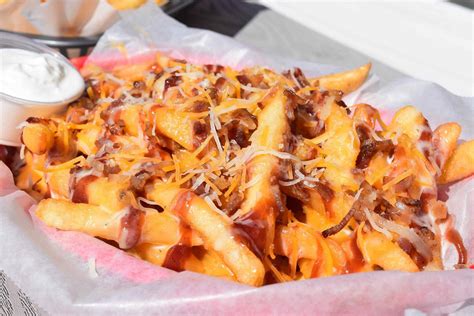 Hurricanes Daiquiri – Bar and Grill