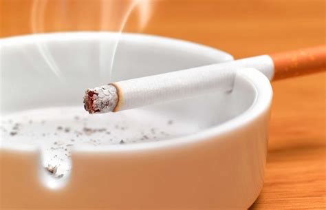 smoking   cigarette  day increases heart disease stroke risk