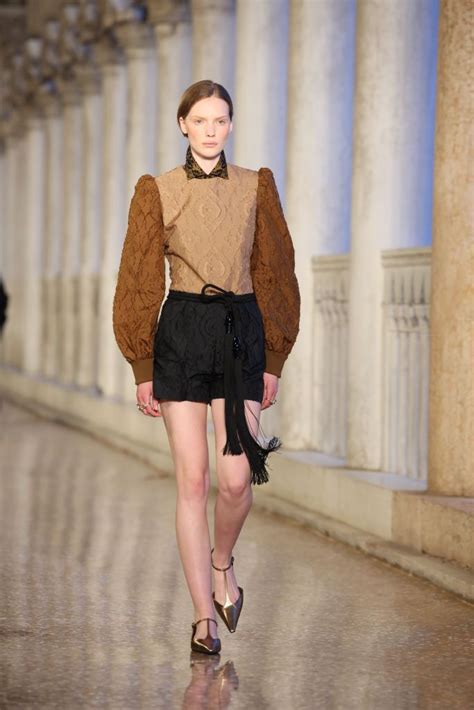 Tendenze moda sfilate Cruise 2025