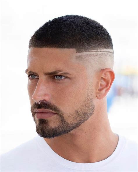 Corte Para Cabelo Cacheado Médio Moderno - Corte de Cabelo Estilo Militar para 2024: Ideias para se Destacar!