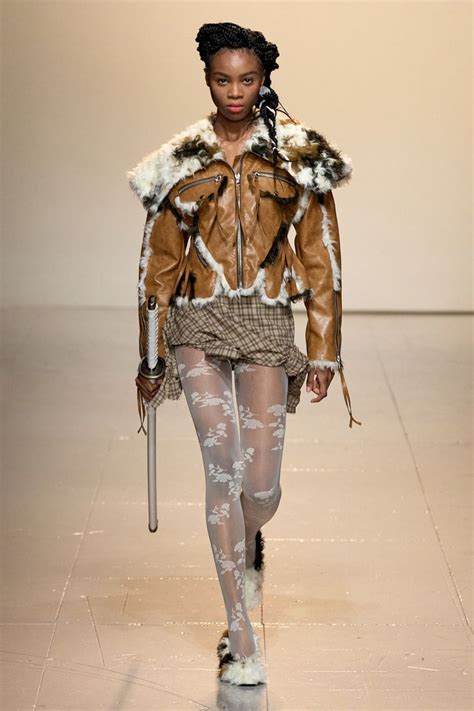 Pin by Ilia on надеть oдежду | Fashion show, Ready to wear, Fashion week