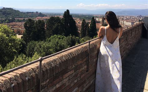 Meet Violet Somers – The Extravagant