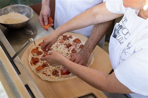 The Coop Pizza Is a Los Angeles Icon For New York-Style Slices - Eater LA