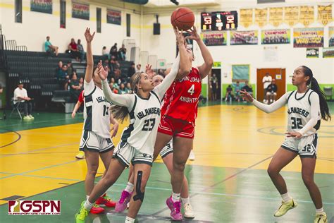 Knights Amara Del Carmen fights for the bucket (photo by Dj Foster