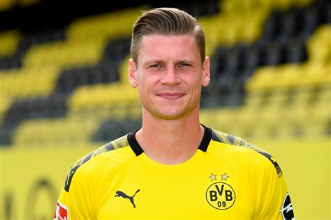 lukasz piszczek prolonge pour une saison  dortmund  prendra sa