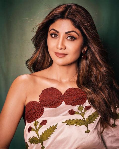 shilpa shetty raises temperature  gorgeous ethnic outfits