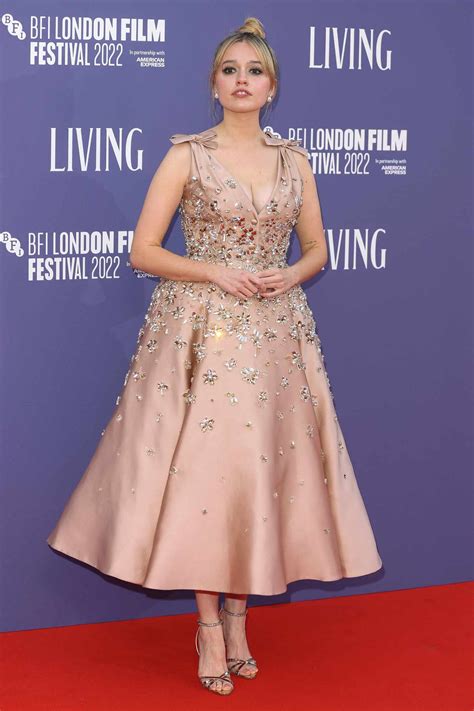 Aimee Lou Wood Makes Her Debut in Sleek Suit at the 2025 Met Gala