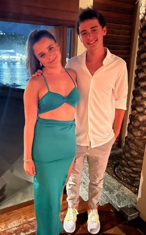 Celebrities you probably didn't know had a twin - MEAWW