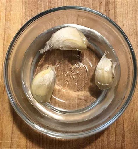 3 Garlic-Peeling Methods That Work (& 2 That Don't) - PureWow