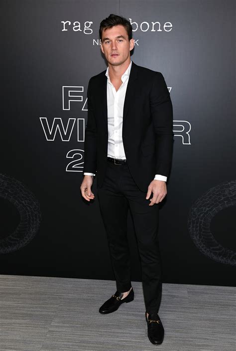 Bachelor’s Tyler Cameron, Lauren Burnham and more sign petition for ABC