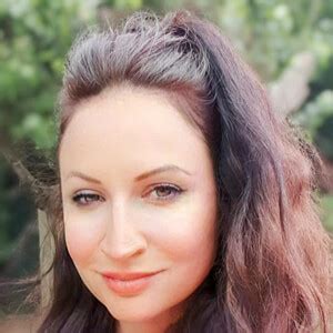Rebecca Moore (YouTube Star) - Age, Birthday, Bio, Facts, Family, Net ...