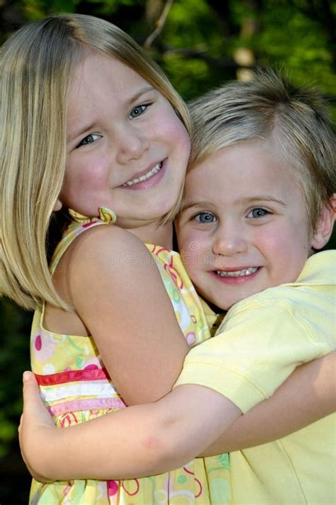 muchacho  muchacha foto de archivo imagen de hijo hembra