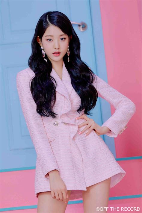 Jang Wonyoung - Đại sứ Miu Miu có thời trang tuổi teen "ngọt lịm" | ELLE
