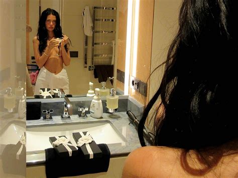 Nicola Peltz strips completely naked for steamy bath snap as she