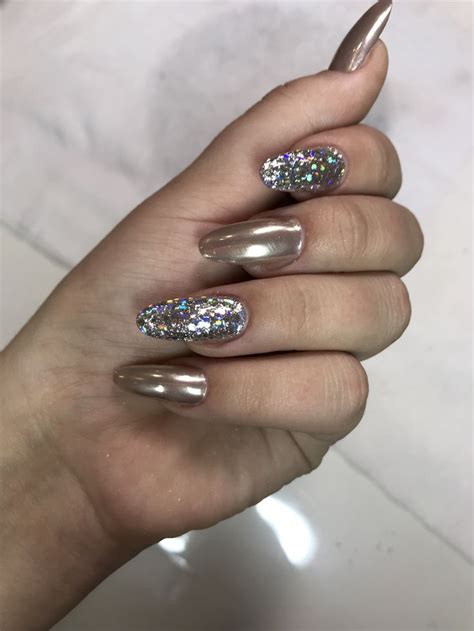 #Маникюр #блестки #дизайнногтей #втирка | Маникюр, Ногти, Дизайн ногтей