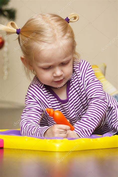 Little Girl Lying Floor Drawing Stock Photo by ©azgek1978 4646594