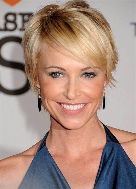 13 Pretty Short Hairstyles for Long Faces - Pretty Designs