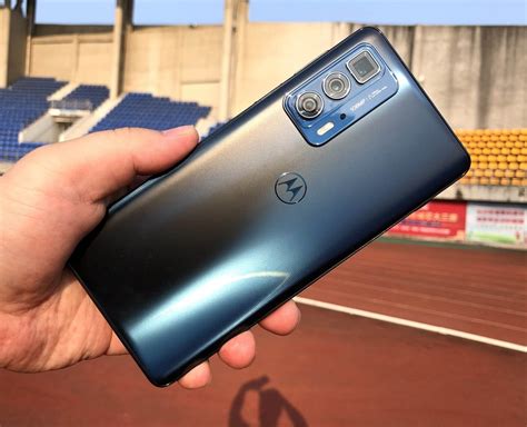 Motorola планирует выпустить смартфон с 200-мегапиксельной камерой в ...