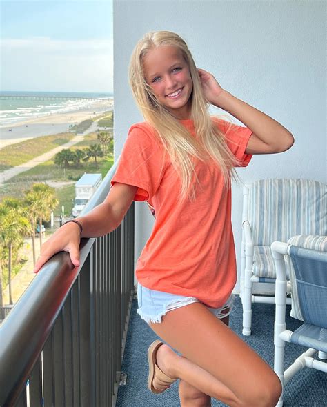 Natalie Grace biography, 23 Photos, Age, Height, Real Name, Instagram