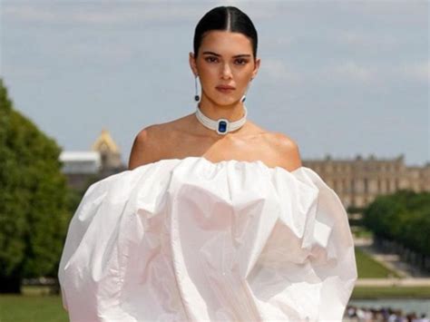 Kendall Jenner looks regal as she leads the line for Jacquemus, see ...