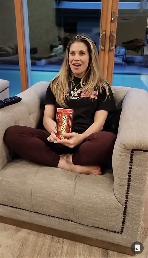 Danielle Fishel's feet