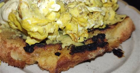 pshmeno pswmaki  scrambled eggs kai abokanto syntagh apo tonthn