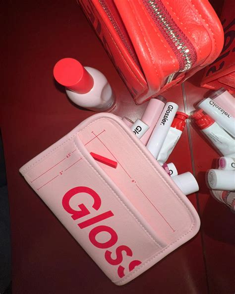 Mini Beauty Bag – Glossier